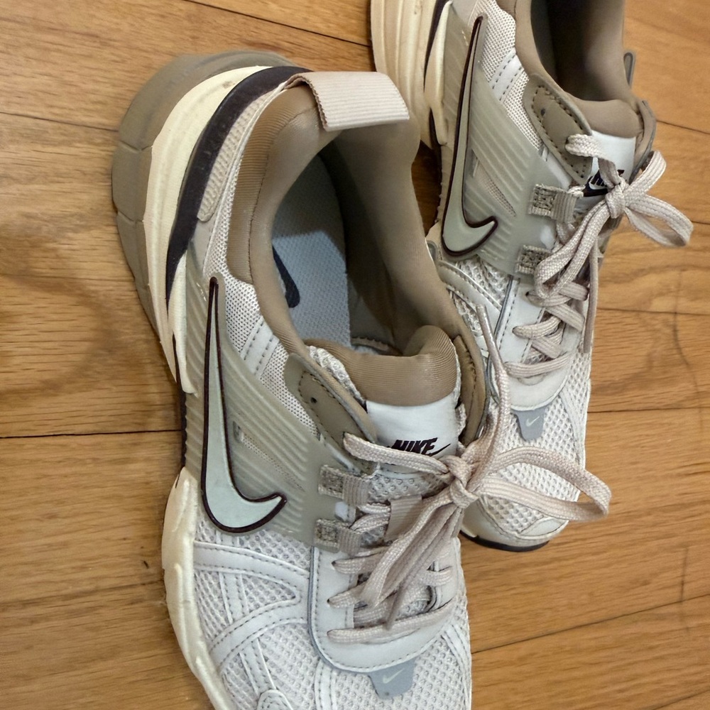 Nike Women's White and Tan Sneakers Size 9, Worn a few times, Good Condition.